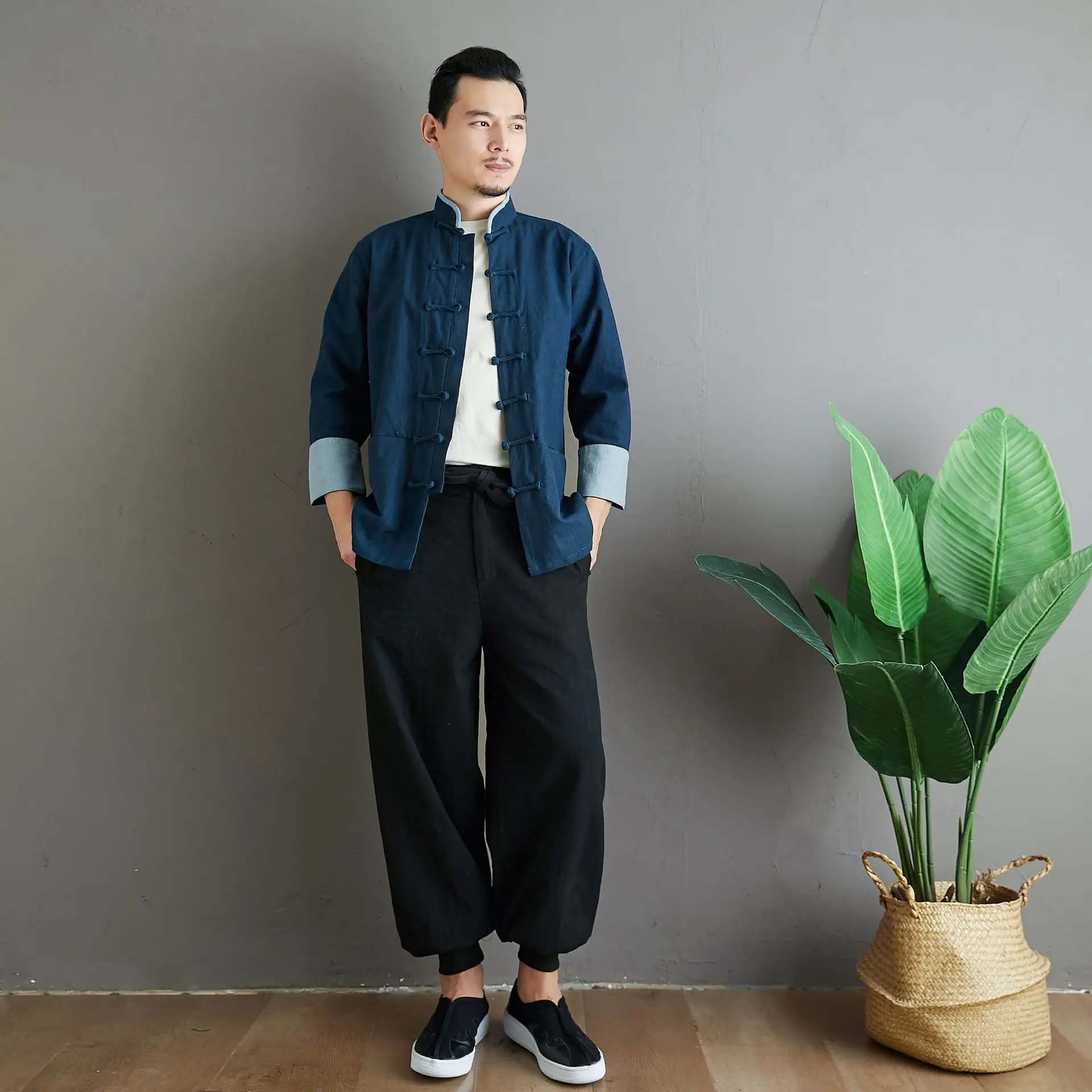 Spring New Style Rolled Cardigan Ramie Rolled Sleeves Men's Shirt Retro Stand Collar Chinese Style Casual Shirt
Spring New Style Rolled Cardigan Ramie Rolled Sleeves Men's Shirt Retro Stand Collar Chinese Style Casual Shirt