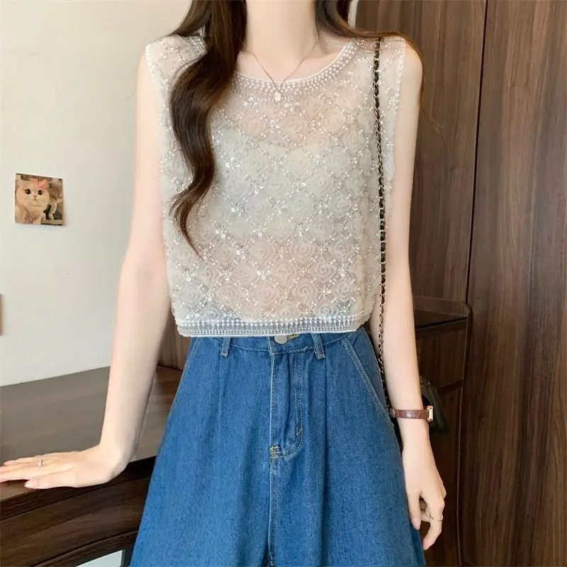 Sequin Beaded Cropped T-shirt 2026 New Summer Women Sleeveless Vest Female Sexy Sweet Lace Rose Slightly Sheer Tee Beach Top
Sequin Beaded Cropped T-shirt 2026 New Summer Women Sleeveless Vest Female Sexy Sweet Lace Rose Slightly Sheer Tee Beach Top