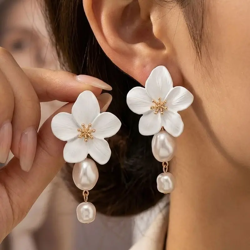 New Trend Exquisite White Flower Earrings For Women Bohemian Imitation Pearl Floral Earrings Female Beach Party Vacation Jewelry
New Trend Exquisite White Flower Earrings For Women Bohemian Imitation Pearl Floral Earrings Female Beach Party Vacation Jewelry