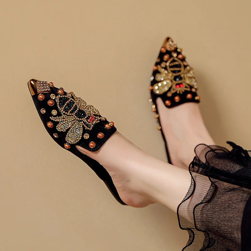 Spring Autumn New Style Sharp Head Rivet Bee Head Half Slippers Casual Flat Bottom Clogs Women's Shoes Korean Style EVA Inner
Spring Autumn New Style Sharp Head Rivet Bee Head Half Slippers Casual Flat Bottom Clogs Women's Shoes Korean Style EVA Inner