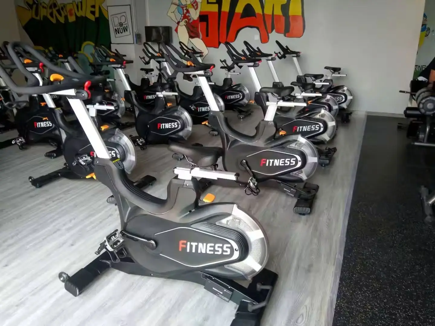New Design Hot Sell Spinning Bike Exercise Bike for Gym Use Fitness Equipment Training Equipment
New Design Hot Sell Spinning Bike Exercise Bike for Gym Use Fitness Equipment Training Equipment