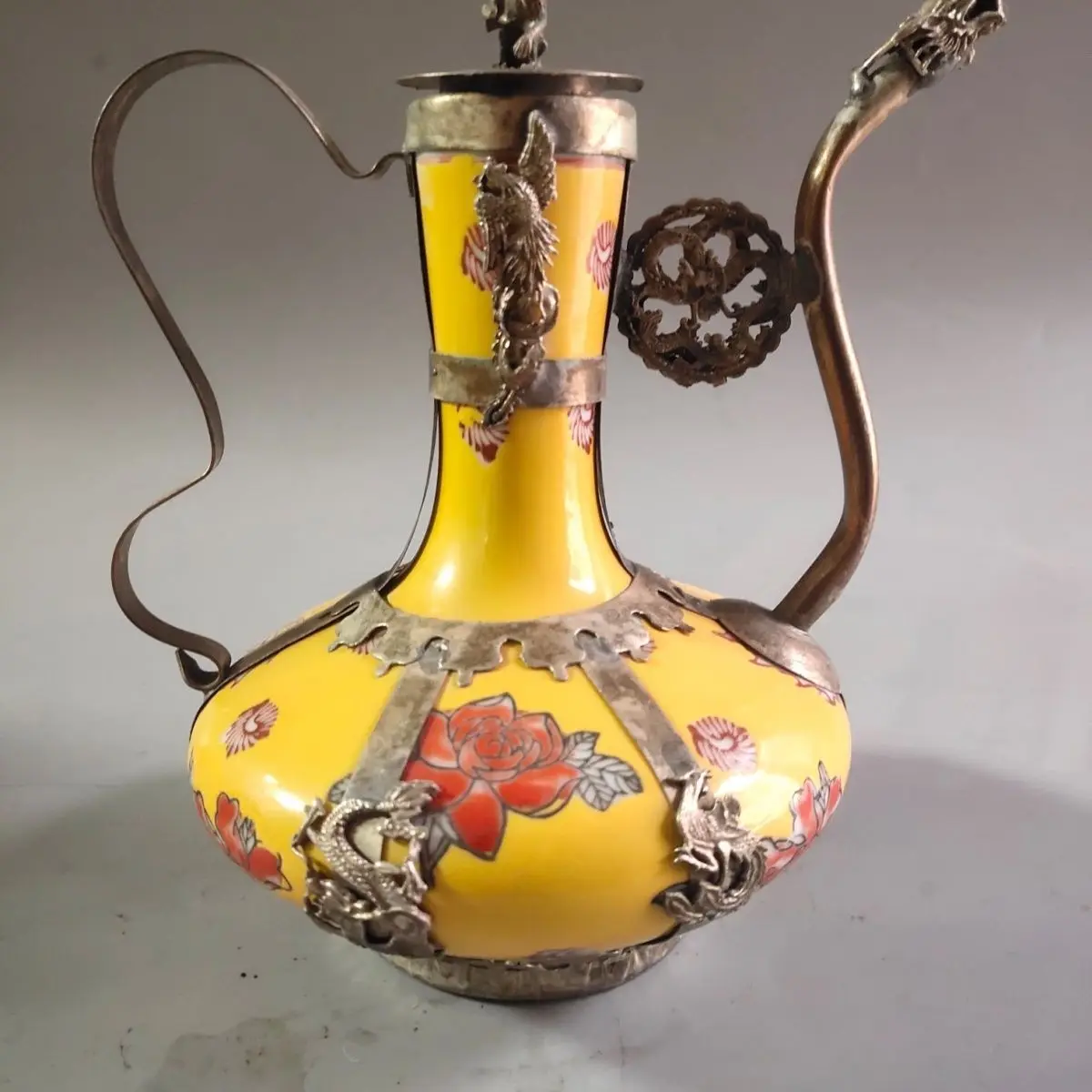 Collectibles Fine workmanship wine jug ornament New three-dimensional household French light luxury handmade teapot creative gif
Collectibles Fine workmanship wine jug ornament New three-dimensional household French light luxury handmade teapot creative gif