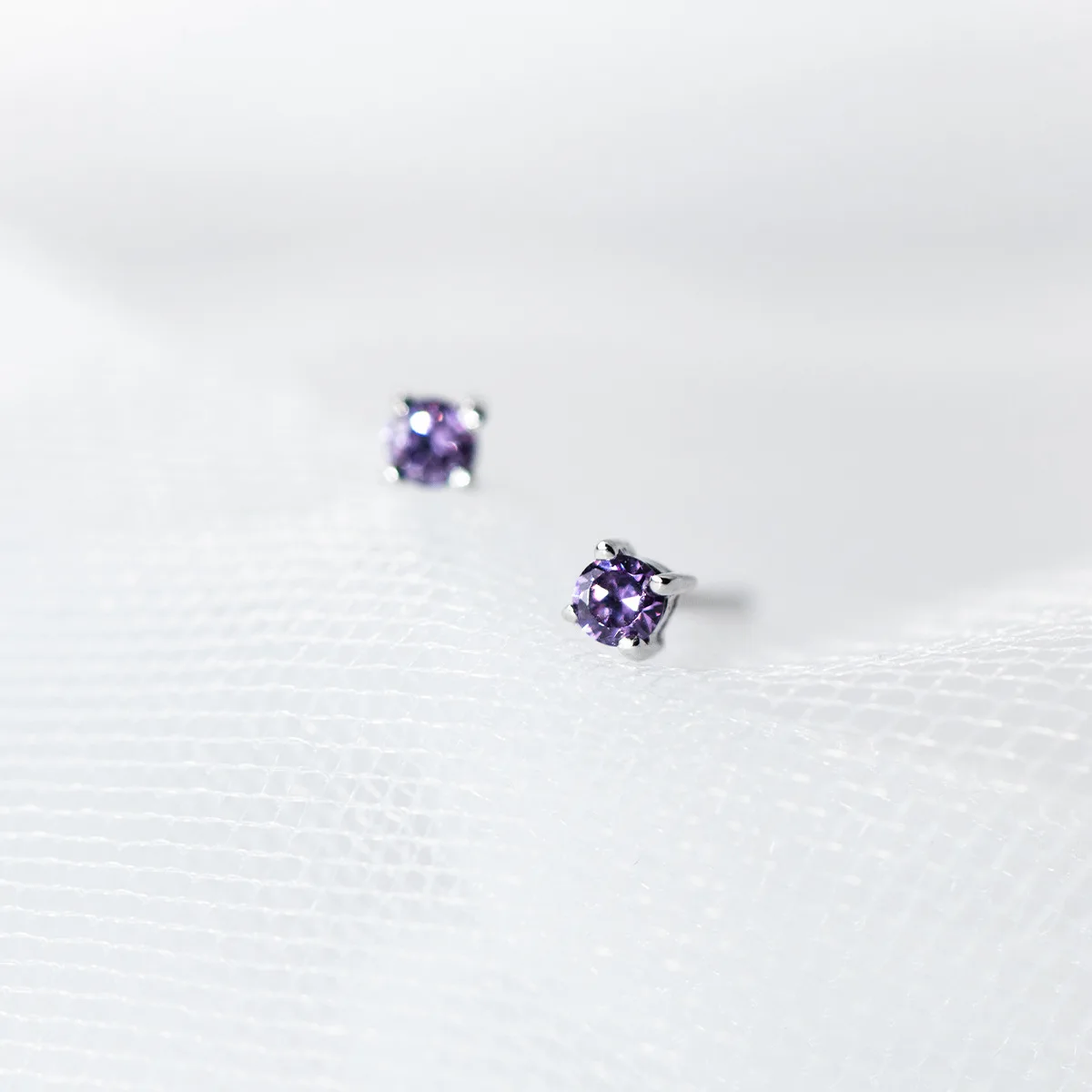 925 Sterling Silver 3MM Light Purple Cubic Zirconia Crystal Stud Earrings Female Cute Fashion Jewelry
925 Sterling Silver 3MM Light Purple Cubic Zirconia Crystal Stud Earrings Female Cute Fashion Jewelry