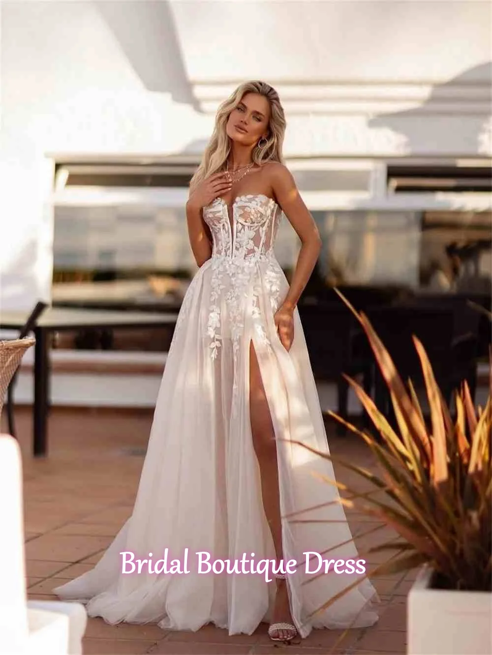 2025 Boho Tulle Wedding Dress Appliques Lace Strapless Elegant A Line Bridal Gowns robe de mariée Customized
2025 Boho Tulle Wedding Dress Appliques Lace Strapless Elegant A Line Bridal Gowns robe de mariée Customized