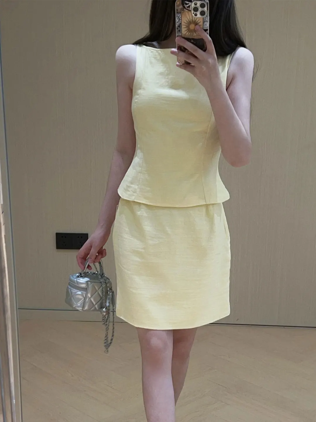 Summer 2026 Women's Fashion Versatile Waist-Cinching Sleeveless Vest Top Straight-cut Skirt Set Casual Style Polyester F...
Summer 2026 Women's Fashion Versatile Waist-Cinching Sleeveless Vest Top Straight-cut Skirt Set Casual Style Polyester F...