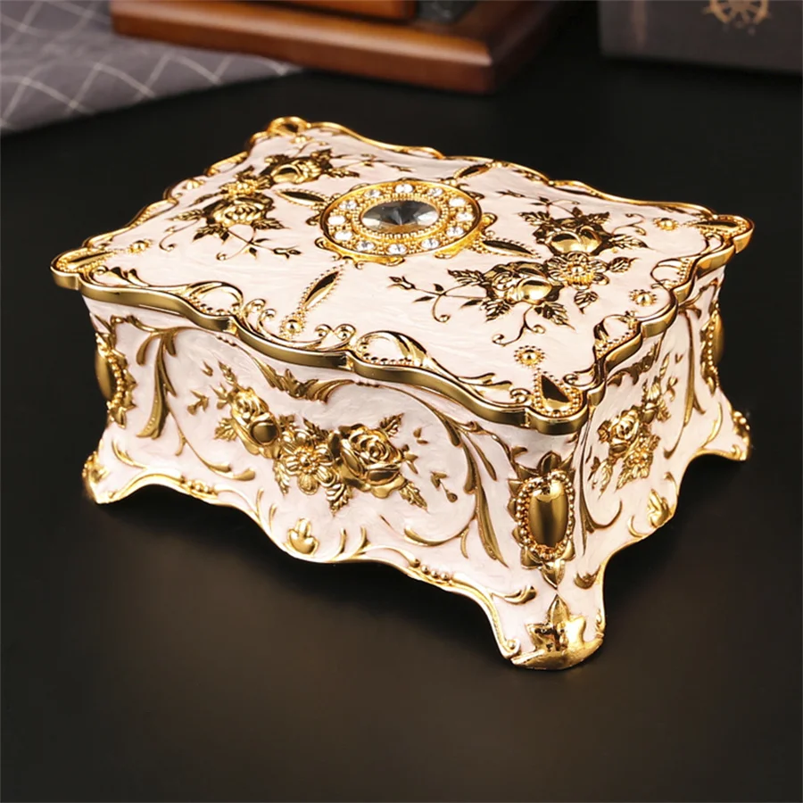 1 European lace jewelry box, necklace, earrings, ring storage, table decorative crafts, suitable for birthday gifts.
1 European lace jewelry box, necklace, earrings, ring storage, table decorative crafts, suitable for birthday gifts.