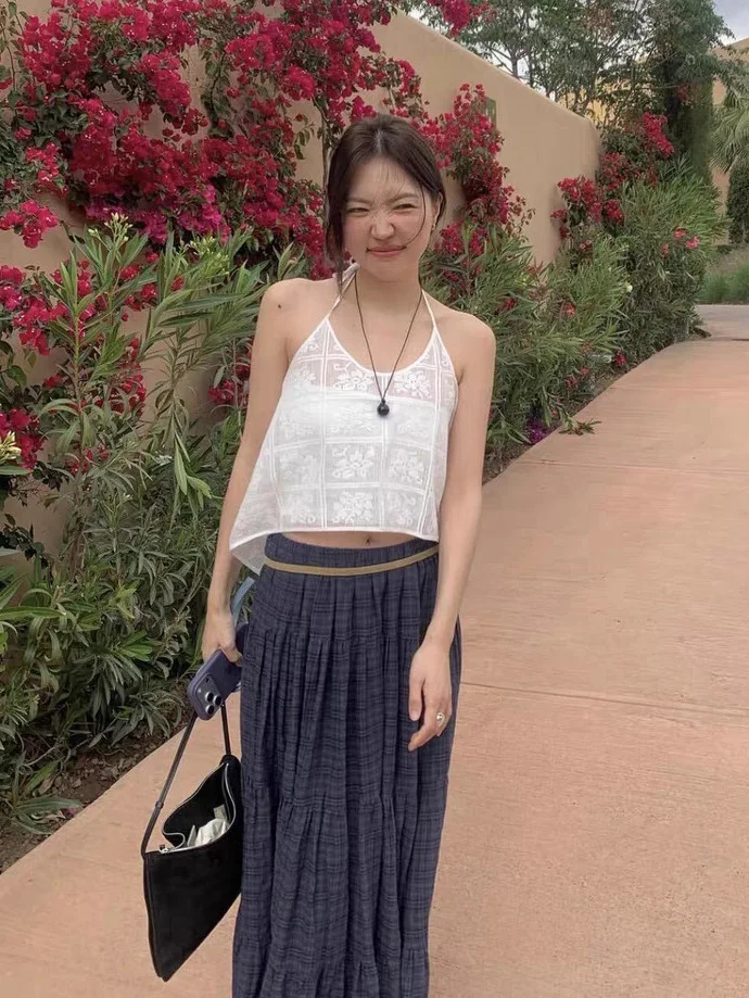 Korean Style Tannat Lace Crop Top And High Waist Skirt Set Women's Fashion Summer Outfit Short Sleeve Two-Piece Ensemble
Korean Style Tannat Lace Crop Top And High Waist Skirt Set Women's Fashion Summer Outfit Short Sleeve Two-Piece Ensemble