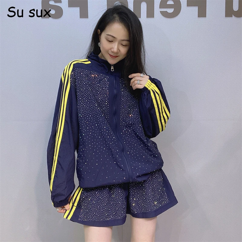 2025 Korean Fashion Sunscreen Oversized Striped Short Pant Sets 2 Pieces Woman Outfits Casual Stand Collar Long Sleeve Tracksuit
2025 Korean Fashion Sunscreen Oversized Striped Short Pant Sets 2 Pieces Woman Outfits Casual Stand Collar Long Sleeve Tracksuit