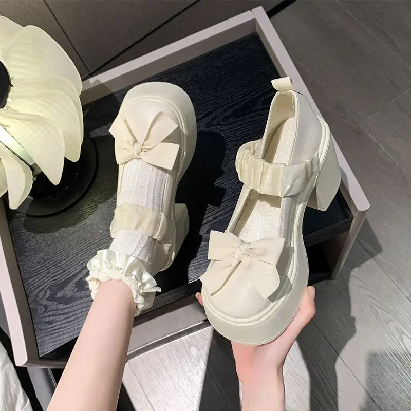 Женские туфли Мэри Джейн во французском стиле, лето 2022, кожаная обувь на высоком каблуке на толстой платформе с жемчужным бантом
Женские туфли Мэри Джейн во французском стиле, лето 2022, кожаная обувь на высоком каблуке на толстой платформе с жемчужным бантом