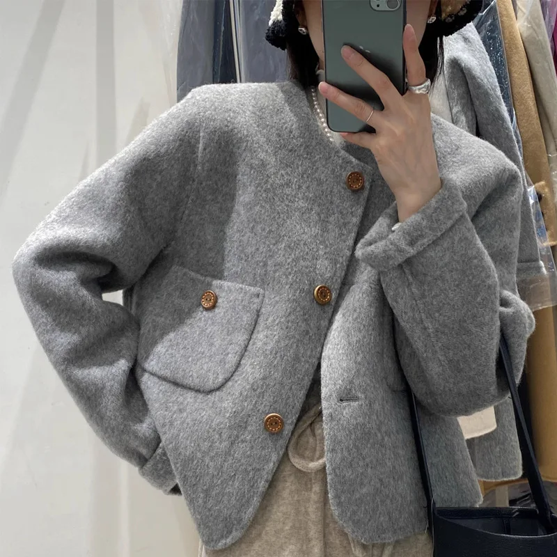 Short Woolen Coat for Women Slimming and Elegant Round Neck Woolen Coat New for Autumn and Winter 2023
Short Woolen Coat for Women Slimming and Elegant Round Neck Woolen Coat New for Autumn and Winter 2023