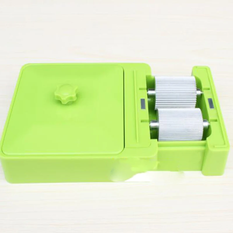 High Quality Double Gear Non Stick Oil Large Capacity Oil Edge Box DIY handmade Leather Paint Leather Dyeing Edge Oil Tool Box
High Quality Double Gear Non Stick Oil Large Capacity Oil Edge Box DIY handmade Leather Paint Leather Dyeing Edge Oil Tool Box