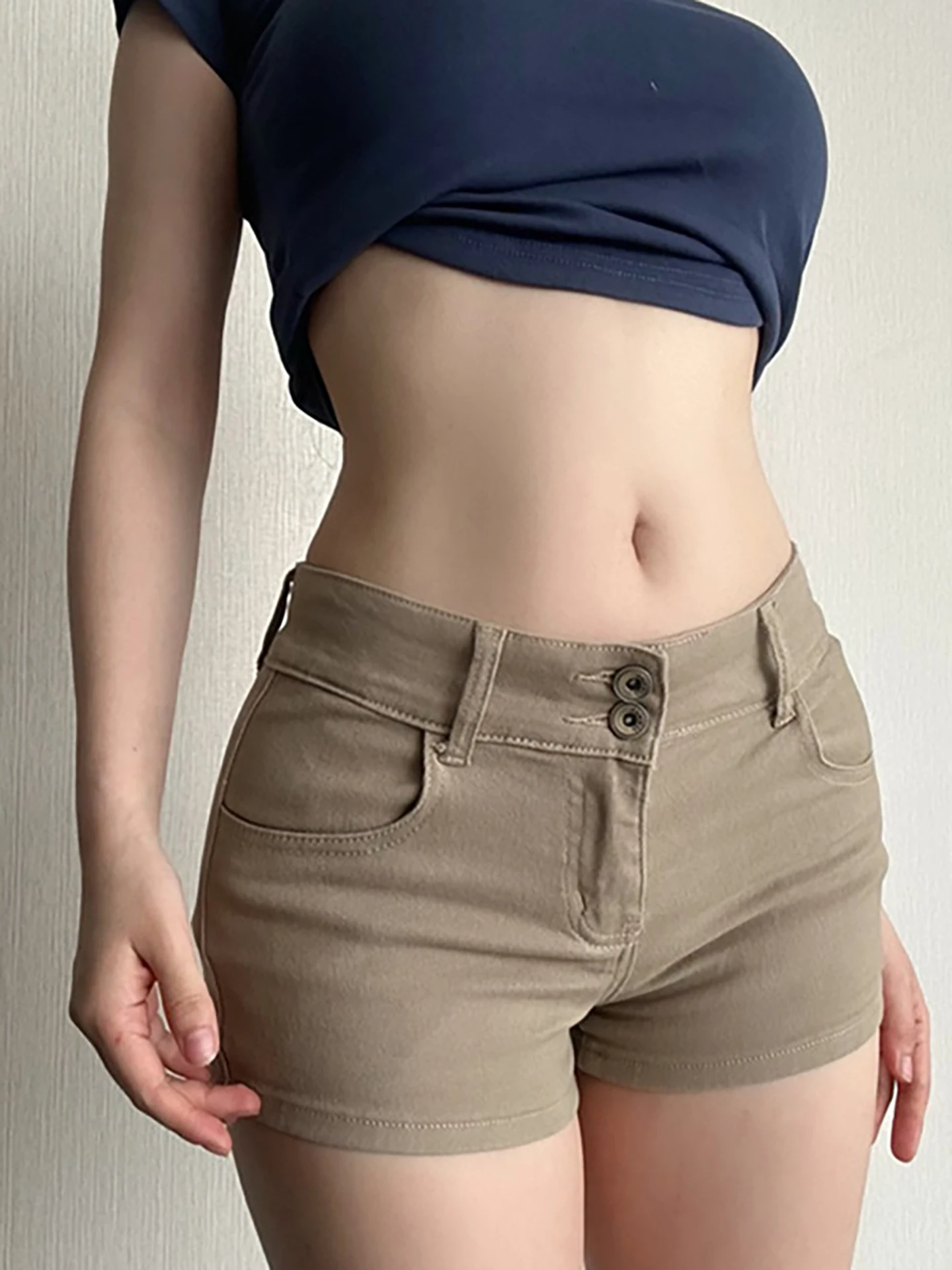 High Waist A-Line Denim Shorts Women Summer Sexy Tight Fit Elastic Hot Pants Turn down Cuff Button Closure Breathable Jeans
High Waist A-Line Denim Shorts Women Summer Sexy Tight Fit Elastic Hot Pants Turn down Cuff Button Closure Breathable Jeans
