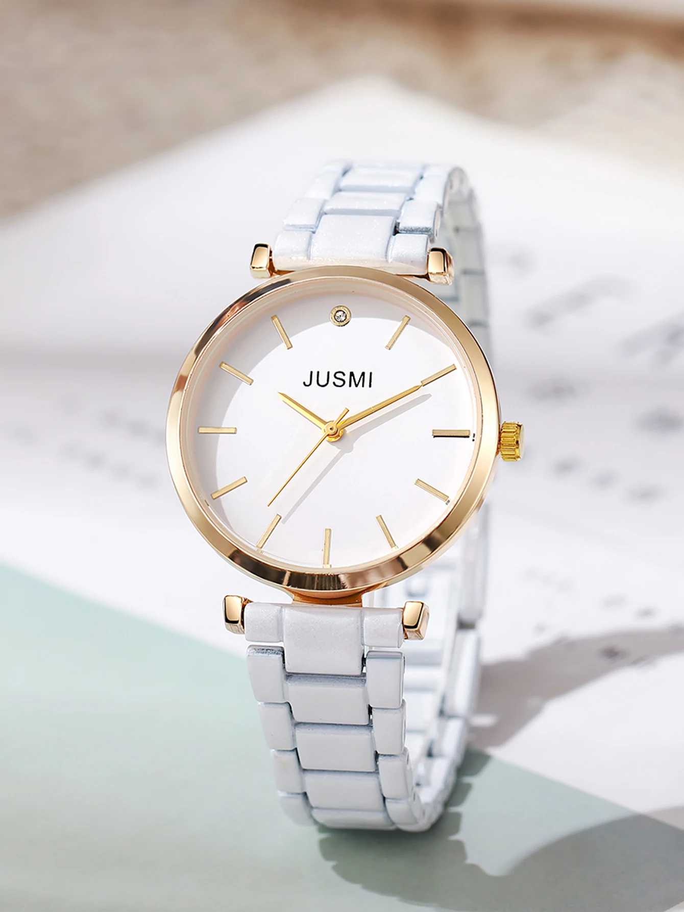 Ladies' exquisite bar scale dial bamboo style silicone quartz watch is suitable for birthday gifts, anniversary gifts, and daily
Ladies' exquisite bar scale dial bamboo style silicone quartz watch is suitable for birthday gifts, anniversary gifts, and daily