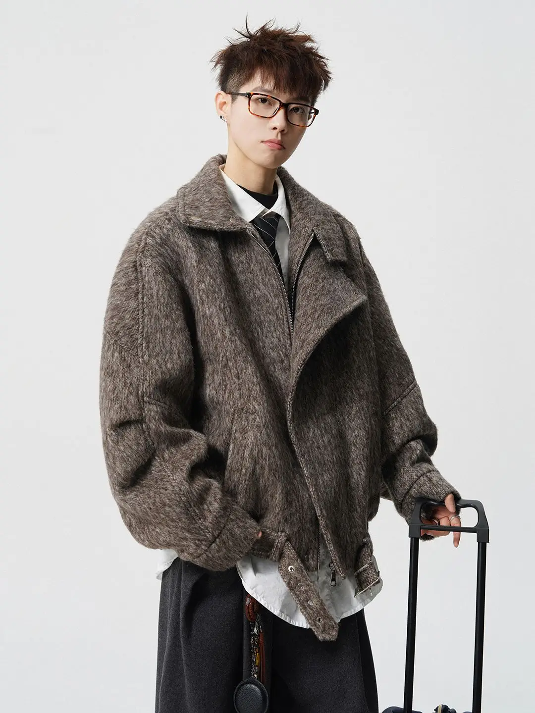 Мужская куртка из шерстяной смеси в стиле гранж, с эффектом потертости и загрязнения
Мужская куртка из шерстяной смеси в стиле гранж, с эффектом потертости и загрязнения