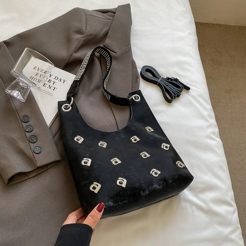 2025 Unbranded Drawstring Market Tote Bag for Women Round Handle Vintage Casual Shopper with Adjustable Crossbody Strap
2025 Unbranded Drawstring Market Tote Bag for Women Round Handle Vintage Casual Shopper with Adjustable Crossbody Strap