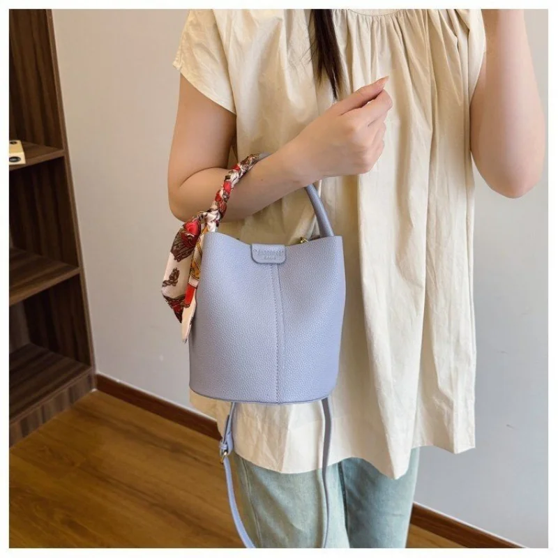 Женская сумка-мессенджер из кожи с рисунком календулы и высококачественная парижская повседневная аккуратная повседневная сумка
Женская сумка-мессенджер из кожи с рисунком календулы и высококачественная парижская повседневная аккуратная повседневная сумка 