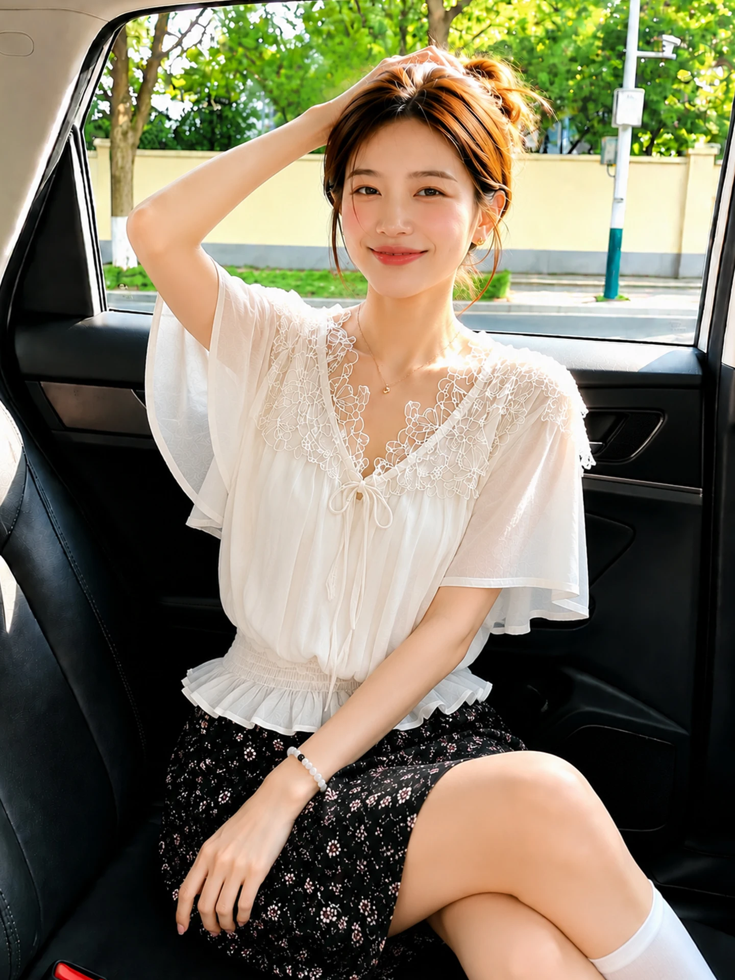 Lace Splice Bell Sleeve V-neck Shirt Women Summer Thin Waist-cinching Loose Top French Style Loose Fit Short Sleeve
Lace Splice Bell Sleeve V-neck Shirt Women Summer Thin Waist-cinching Loose Top French Style Loose Fit Short Sleeve