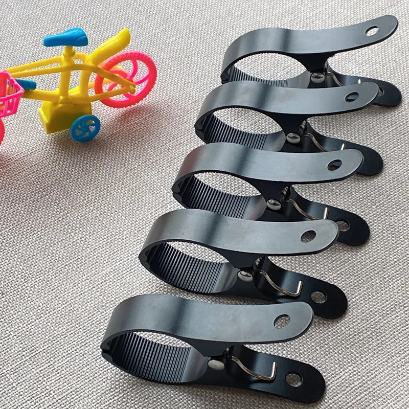 5Pcs Quilt Clip Clothes Clips Windproof Laundry Pegs Aluminum Alloy Blanket Clamps Multipurpose Hangers Home Storage ganization
5Pcs Quilt Clip Clothes Clips Windproof Laundry Pegs Aluminum Alloy Blanket Clamps Multipurpose Hangers Home Storage ganization
