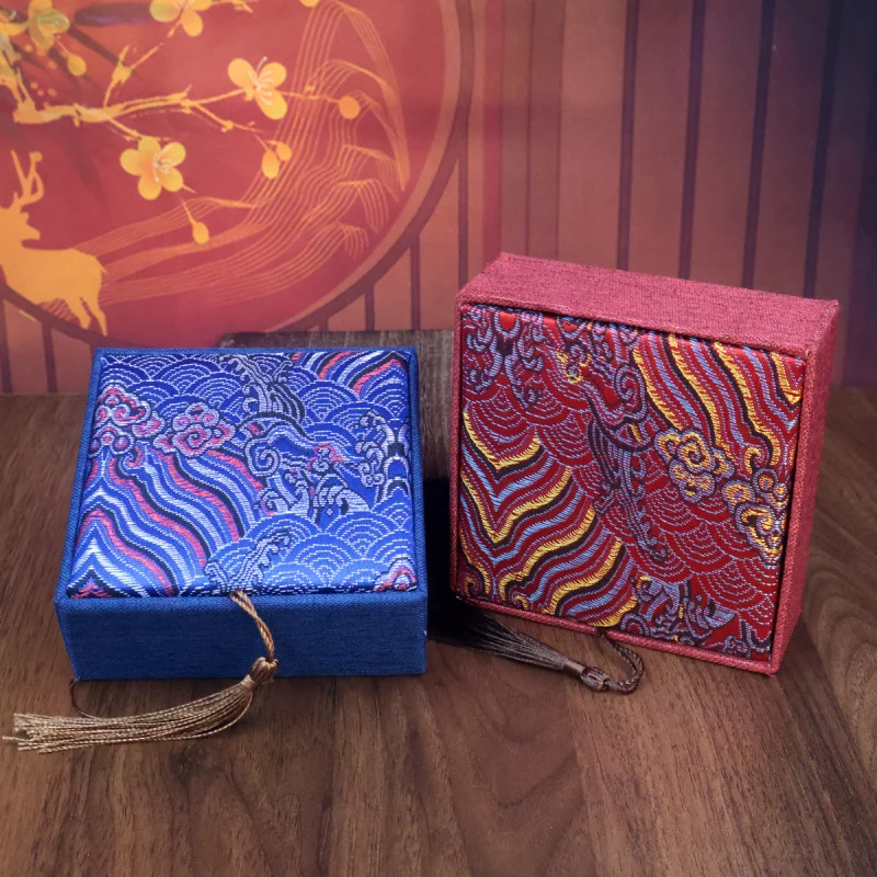 High-End Ancient Gold Jewelry Box Jade Gift Inheritance Bracelet Box Crafts Box in Stock Bracelet Bracelet Box
High-End Ancient Gold Jewelry Box Jade Gift Inheritance Bracelet Box Crafts Box in Stock Bracelet Bracelet Box