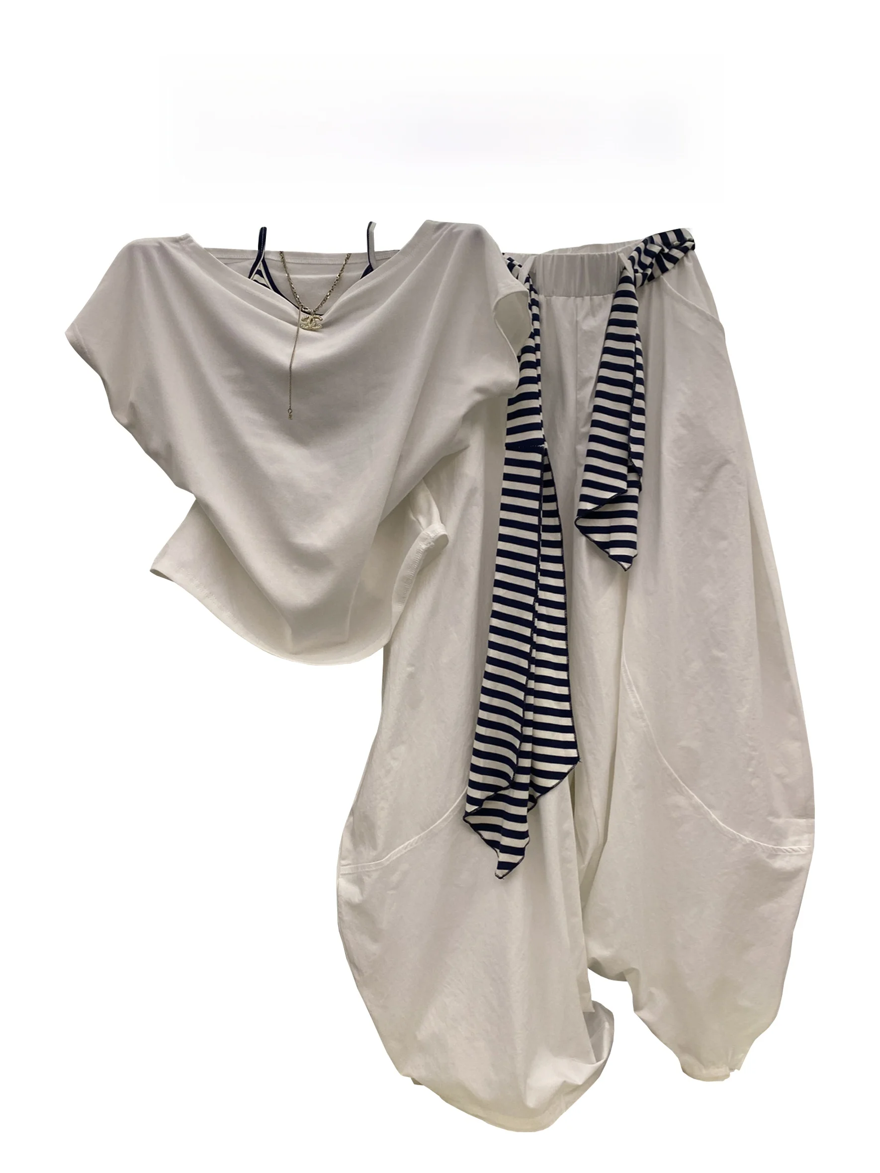 Korean Style Lazy One Shoulder Short Sleeve T-Shirt Vest High Waist Wide Leg Pants Three Piece Set Women's Summer Casual Fashion
Korean Style Lazy One Shoulder Short Sleeve T-Shirt Vest High Waist Wide Leg Pants Three Piece Set Women's Summer Casual Fashion
