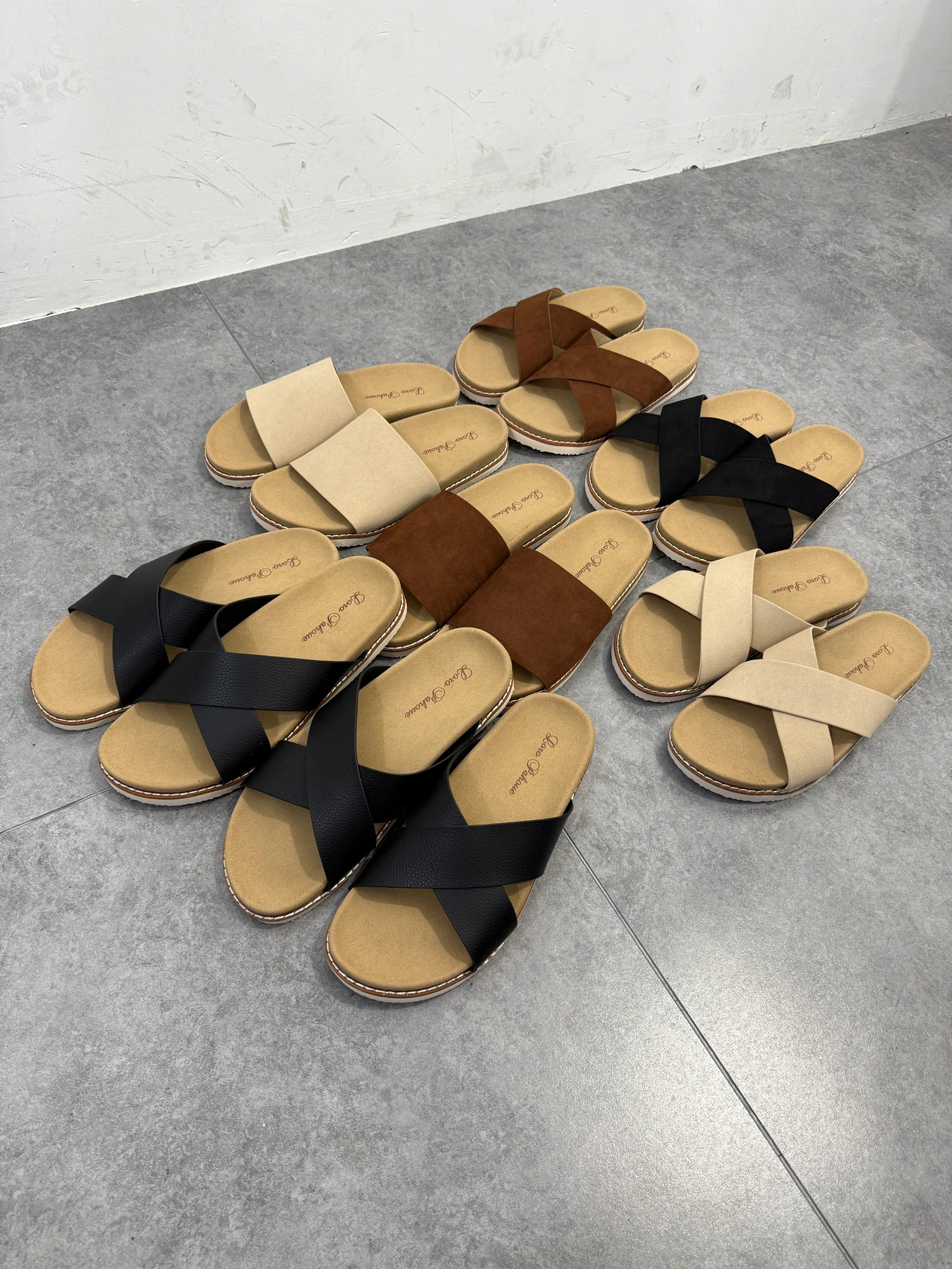 Waterproof Version! Seven Styles Available! Fashionable Leather Slippers for Summer Casual Wear Breathable round Toe Flat Heel
Waterproof Version! Seven Styles Available! Fashionable Leather Slippers for Summer Casual Wear Breathable round Toe Flat Heel