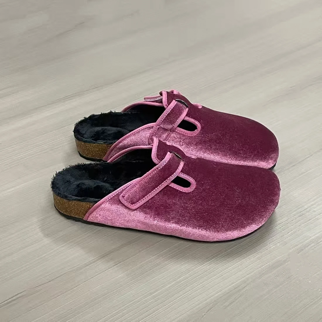 Xingliupi Velvet New Shoes Cork Slippers Trend Women Clogs Mules Footbed Cork Mules Baotou Slippers Cork Fleece-lined Comfy
Xingliupi Velvet New Shoes Cork Slippers Trend Women Clogs Mules Footbed Cork Mules Baotou Slippers Cork Fleece-lined Comfy