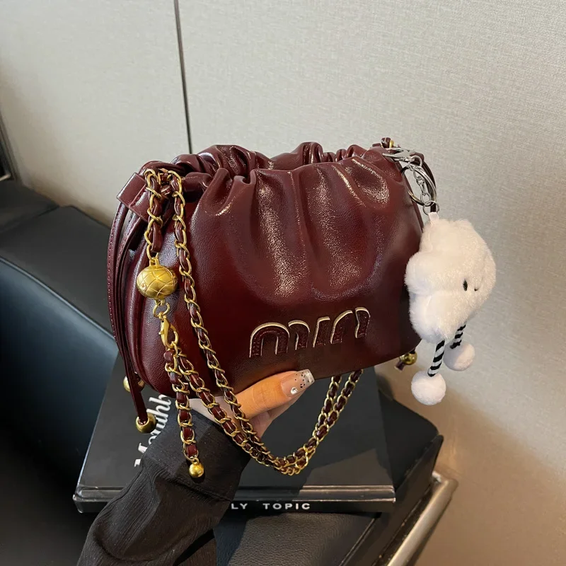 2025 New! Premium Sense Niche Women's Chain Shoulder Messenger Bag - Autumn/Winter Retro Pleated Explosive Bucket Bag
2025 New! Premium Sense Niche Women's Chain Shoulder Messenger Bag - Autumn/Winter Retro Pleated Explosive Bucket Bag