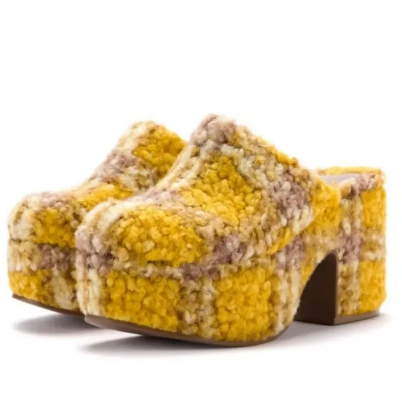 DIZHUANG Fashionable women's high-heeled slippers. Multi colored plush slippers. About 11cm heel height. Closed toe slippers.
DIZHUANG Fashionable women's high-heeled slippers. Multi colored plush slippers. About 11cm heel height. Closed toe slippers.