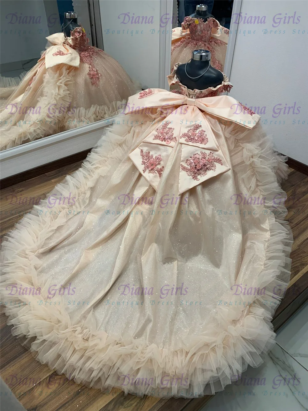 Quality Lovely Flower Girls Dress Champagne Tulle Fluffy with Applique for Kids Wedding Birthday Party Evening Ball Gowns
Quality Lovely Flower Girls Dress Champagne Tulle Fluffy with Applique for Kids Wedding Birthday Party Evening Ball Gowns