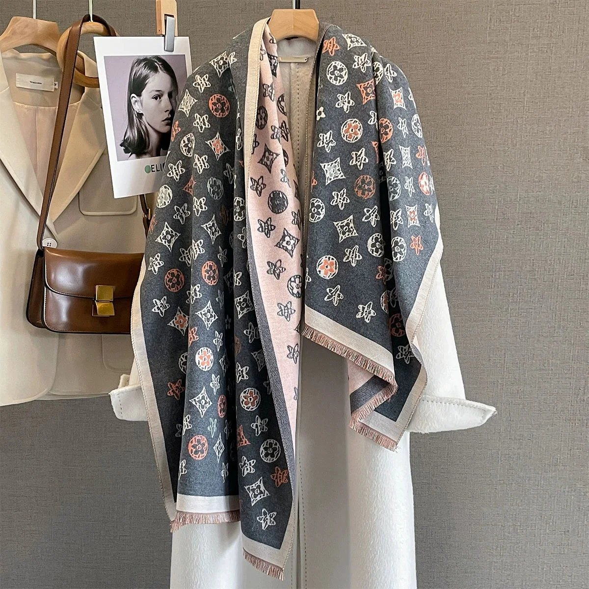 2024 Роскошный зимний кашемировый шарф, женский новый дизайн, теплое одеяло из пашмины, шарфы-пончо, женская шаль с принтом, толстый платок Bufanda
2024 Роскошный зимний кашемировый шарф, женский новый дизайн, теплое одеяло из пашмины, шарфы-пончо, женская шаль с принтом, толстый платок Bufanda