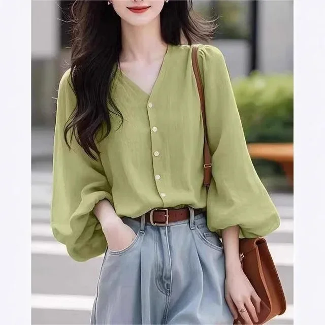 French temperament long-sleeved shirt women's 2025 early spring new lantern sleeve design sense thin cotton and linen V-neck top
French temperament long-sleeved shirt women's 2025 early spring new lantern sleeve design sense thin cotton and linen V-neck top