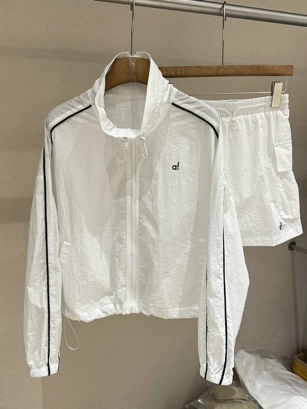 Korean Style Quick Dry White Sports Two-Piece Set Letter Embroidery Sun Protection Coat with Drawstring Short Skirt for Women
Korean Style Quick Dry White Sports Two-Piece Set Letter Embroidery Sun Protection Coat with Drawstring Short Skirt for Women