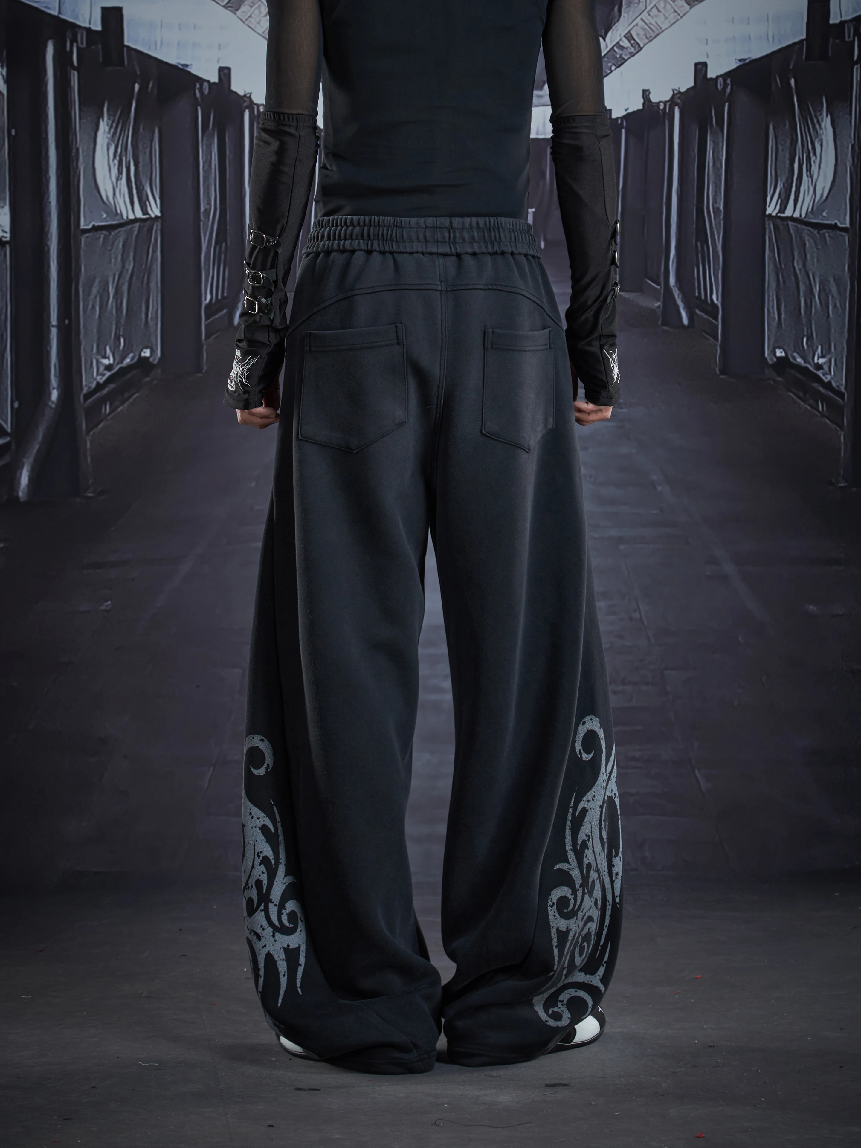 Дизайнерские повседневные брюки с эластичной резинкой на талии и тотемным принтом, спортивные штаны, свободные широкие брюки
Дизайнерские повседневные брюки с эластичной резинкой на талии и тотемным принтом, спортивные штаны, свободные широкие брюки