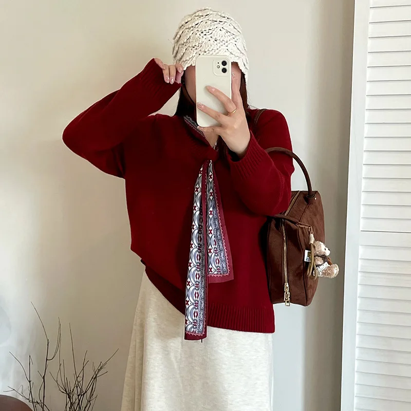 Свободный свитер с V-образным вырезом для женщин больших размеров, дизайнерский шелковый шарф, зима 2025, вязаная кофта в повседневном стиле
Свободный свитер с V-образным вырезом для женщин больших размеров, дизайнерский шелковый шарф, зима 2025, вязаная кофта в повседневном стиле