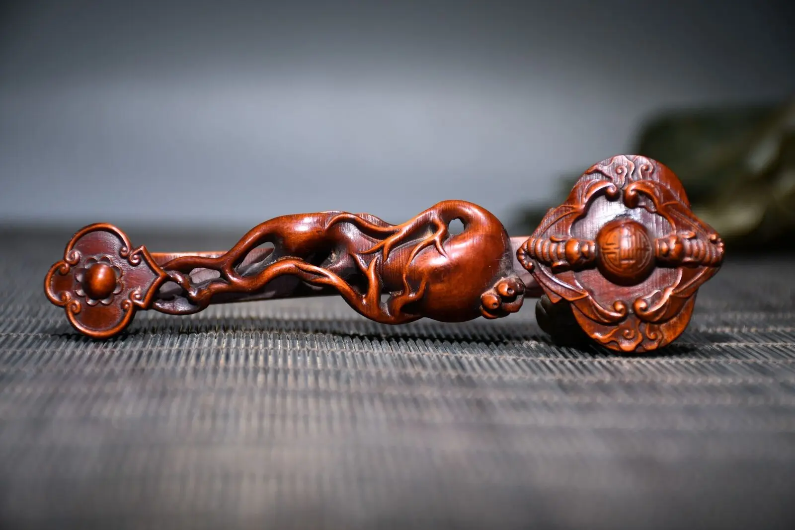 4.1" Collect China Box-wood Hand Engraving Ginseng Bat Ruyi Statue
4.1" Collect China Box-wood Hand Engraving Ginseng Bat Ruyi Statue
