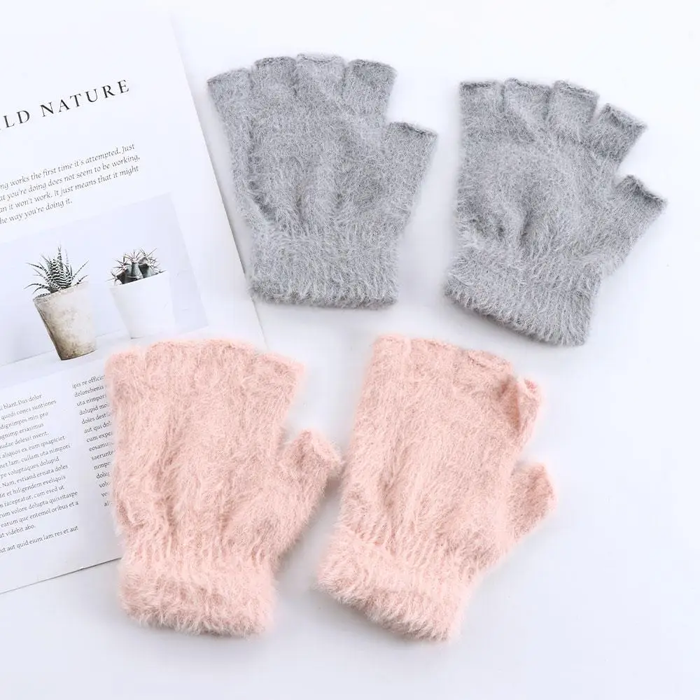 Autumn Warm Korean Female Outdoors Solid Color Warm Hand Accessories Plush Gloves Faux Fur Mittens Half-finger Gloves
Autumn Warm Korean Female Outdoors Solid Color Warm Hand Accessories Plush Gloves Faux Fur Mittens Half-finger Gloves
