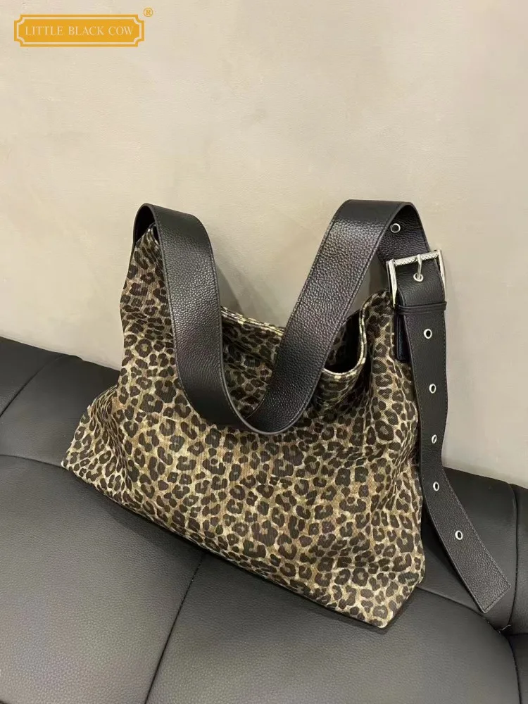 Офисная женская модная лоскутная коровья замша с леопардовым принтом в стиле ведра, мягкая повседневная женская сумка через плечо, подмышками
Офисная женская модная лоскутная коровья замша с леопардовым принтом в стиле ведра, мягкая повседневная женская сумка через плечо, подмышками