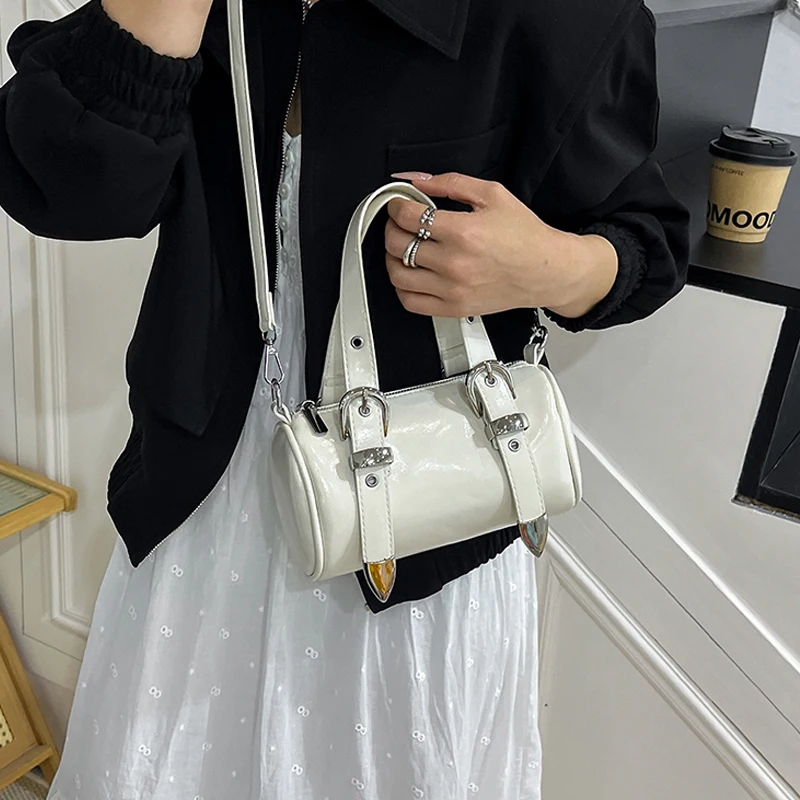High End PU Leather Women Handbags 2025 New Fashion Belt Buckle Design Solid Messenger Bag Summer Trend Commuting Shoulder Bags
High End PU Leather Women Handbags 2025 New Fashion Belt Buckle Design Solid Messenger Bag Summer Trend Commuting Shoulder Bags