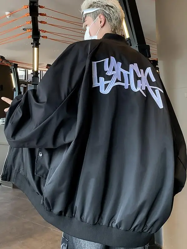 Мужская куртка-бомбер в стиле пилот, свободного кроя, с вышивкой, для весны и осени, модная, молодежная, свободная, крутая
Мужская куртка-бомбер в стиле пилот, свободного кроя, с вышивкой, для весны и осени, модная, молодежная, свободная, крутая