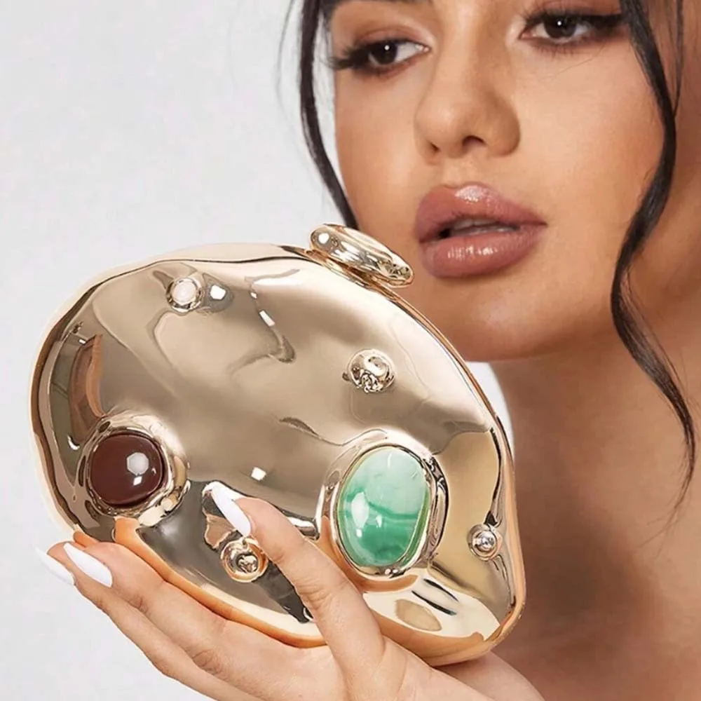 Designer Acrylic Shell Shape Clutch Bag Gold Silver Women Evening Party Bag Shiny Metal Shoulder Crossbody Bags Small Purse Chic
Designer Acrylic Shell Shape Clutch Bag Gold Silver Women Evening Party Bag Shiny Metal Shoulder Crossbody Bags Small Purse Chic