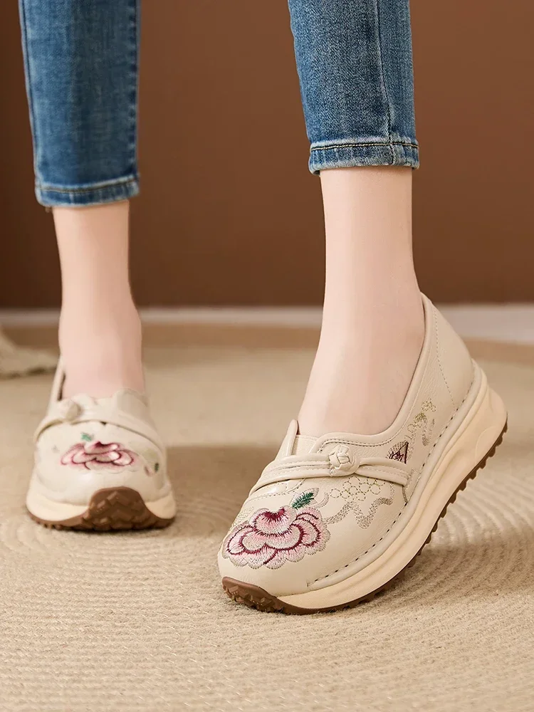 Birkuir Retro Embroidered Flat Platform Shoes For Women Genuine Leather Button Thick Heel Shoes 2025 Spring Wedges Luxury Shoes
Birkuir Retro Embroidered Flat Platform Shoes For Women Genuine Leather Button Thick Heel Shoes 2025 Spring Wedges Luxury Shoes