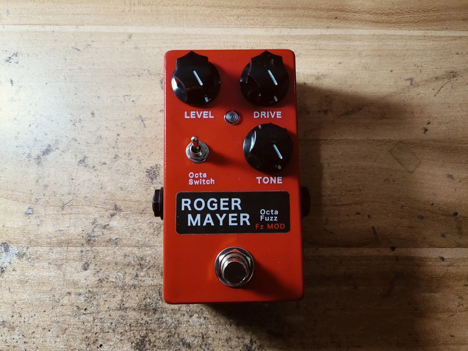 Гитарный эффектор LILT ROGER MAYER Octave FUZZ, одноблочный эффектор ручной работы
Гитарный эффектор LILT ROGER MAYER Octave FUZZ, одноблочный эффектор ручной работы