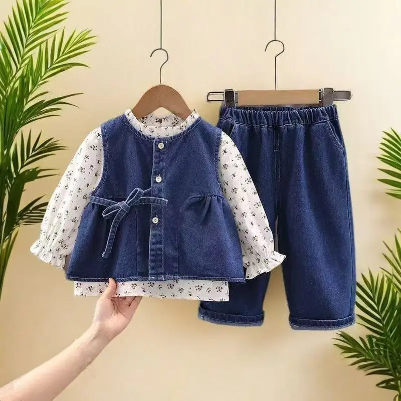 Girls Spring Autumn New Children's Clothing Female Treasure Floral Shirt Denim Vest Pants 3-piece Set Tide 100-140cm
Girls Spring Autumn New Children's Clothing Female Treasure Floral Shirt Denim Vest Pants 3-piece Set Tide 100-140cm