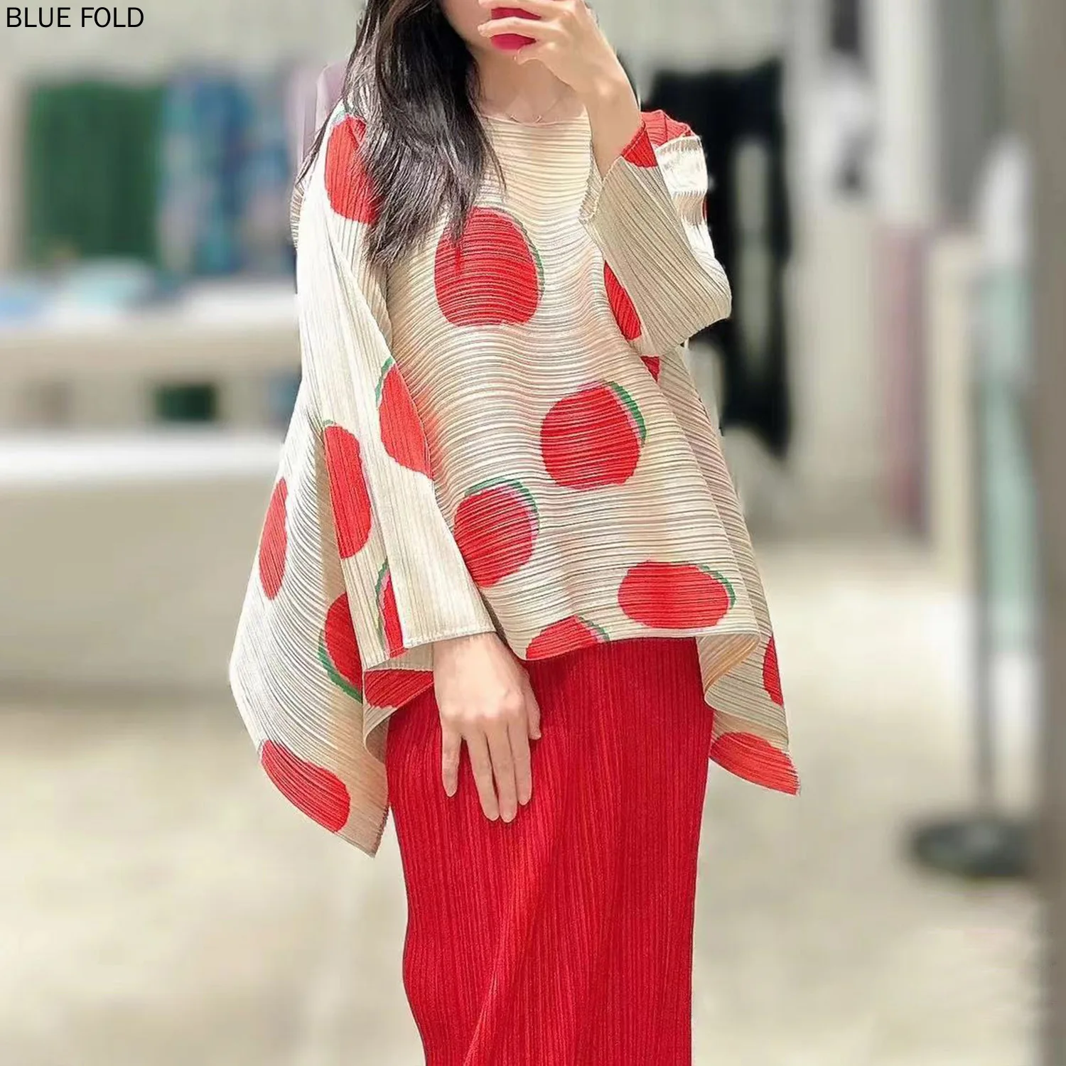 Miyake's Fu Bean Printed Slim Polka Dot Pleated Top, Round Neck Sleeves, Loose T-shirt for Women, Spring Fashion, New
Miyake's Fu Bean Printed Slim Polka Dot Pleated Top, Round Neck Sleeves, Loose T-shirt for Women, Spring Fashion, New