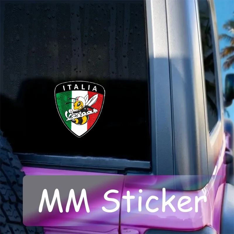 Яркий дизайн с изображением пчелы и итальянским флагом, идеально подходит для автомобильных бамперов, шлемов, ноутбуков. Прочная водонепроницаемая итальянская виниловая наклейка для скутеров.
Яркий дизайн с изображением пчелы и итальянским флагом, идеально подходит для автомобильных бамперов, шлемов, ноутбуков. Прочная водонепроницаемая итальянская виниловая наклейка для скутеров.