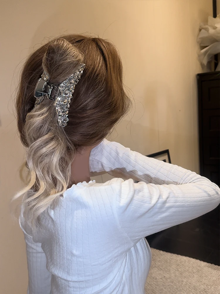 High-end silver celebrity hairpin, high-end temperament elegant disc hair shark clip headgear women
High-end silver celebrity hairpin, high-end temperament elegant disc hair shark clip headgear women
