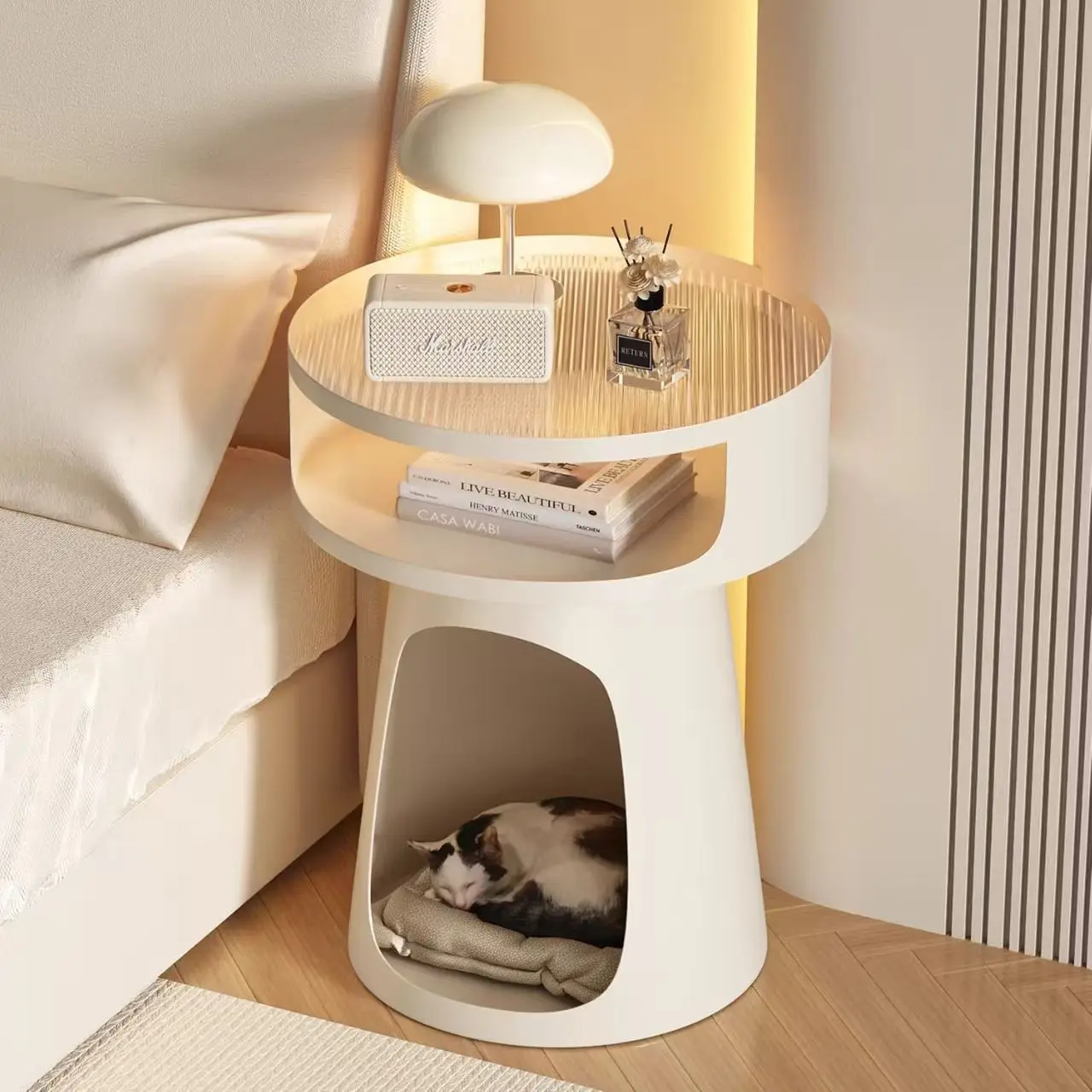 French retro aesthetic bedside table bedroom simple small apartment cat nest sofa edge a few creative high-end shelves
French retro aesthetic bedside table bedroom simple small apartment cat nest sofa edge a few creative high-end shelves