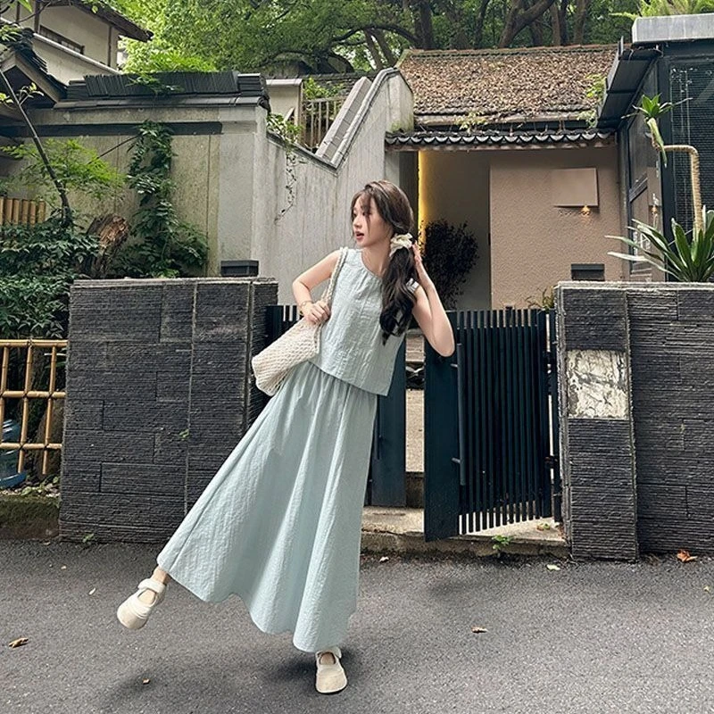 Women's New Chinese Style Sleeveless Vest Blouse and A Line Midi Skirt Two Piece Outfit Summer Casual Elegant Set
Women's New Chinese Style Sleeveless Vest Blouse and A Line Midi Skirt Two Piece Outfit Summer Casual Elegant Set