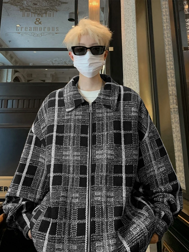 Мужская клетчатая куртка в стиле преппи для осеннего сезона, модная молодежная модель свободного кроя, с защитой от сминания, в американском стиле, высокое качество, на молнии.
Мужская клетчатая куртка в стиле преппи для осеннего сезона, модная молодежная модель свободного кроя, с защитой от сминания, в американском стиле, высокое качество, на молнии.