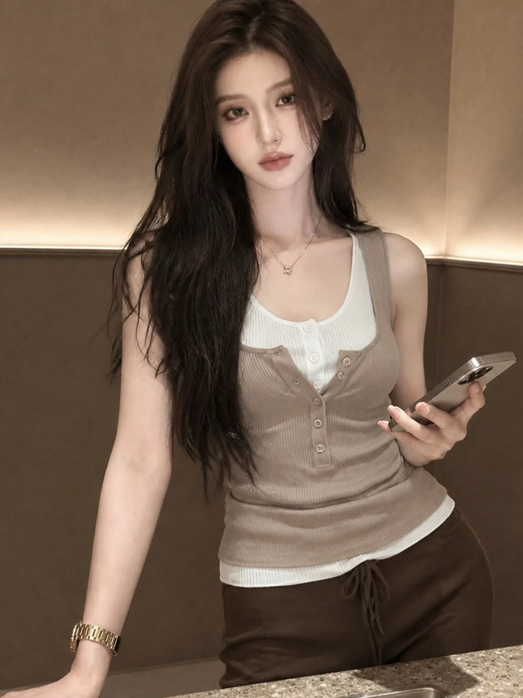 Fashionable Korean Style Ice Silk Knitted Vest Color Block Slimming Design Summer 2026 Women's Premium Silk Top
Fashionable Korean Style Ice Silk Knitted Vest Color Block Slimming Design Summer 2026 Women's Premium Silk Top